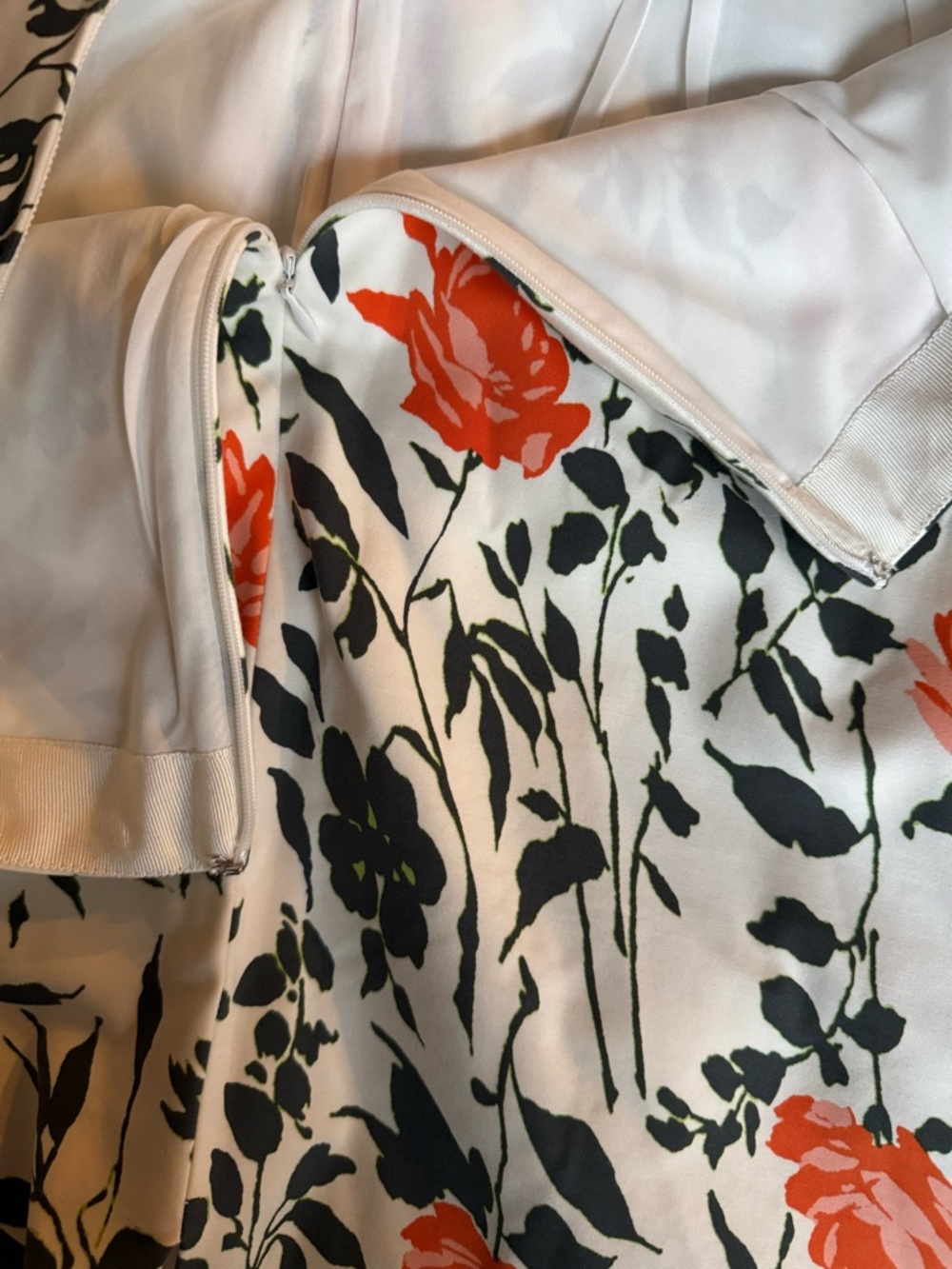 Club Monaco Pencil Skirt in White with Orange & Green Floral Print Size 6 - Picture 5 of 7